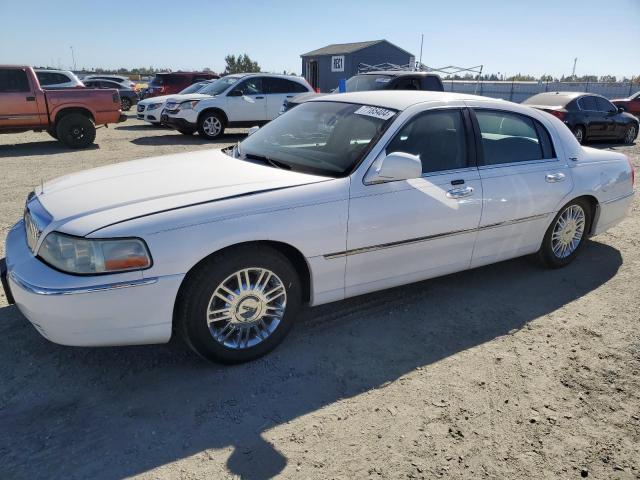  Salvage Lincoln Towncar