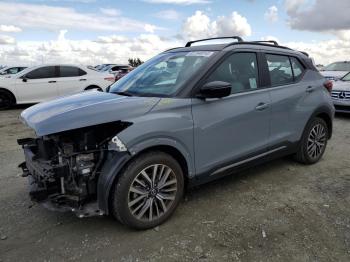  Salvage Nissan Kicks