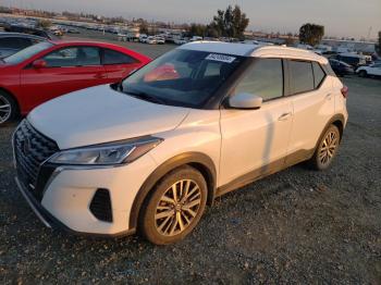  Salvage Nissan Kicks