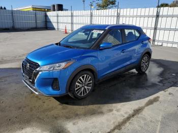  Salvage Nissan Kicks