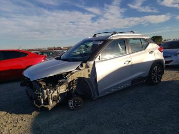  Salvage Nissan Kicks