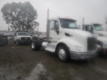  Salvage Peterbilt 579