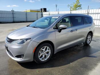  Salvage Chrysler Pacifica