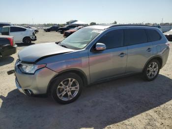  Salvage Mitsubishi Outlander
