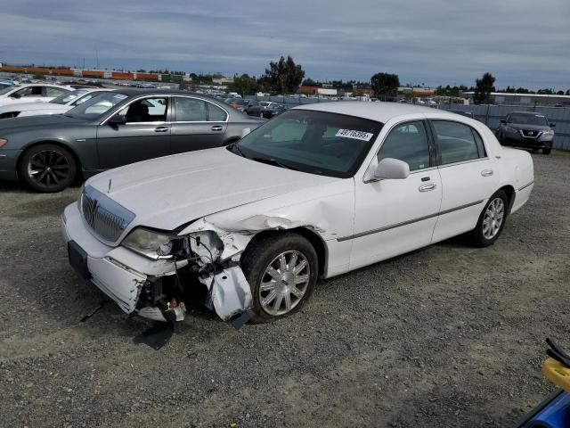  Salvage Lincoln Towncar