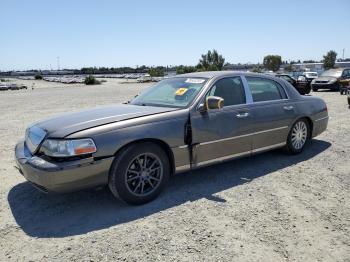  Salvage Lincoln Towncar