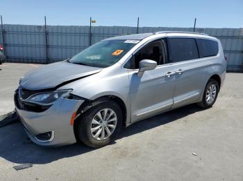  Salvage Chrysler Pacifica