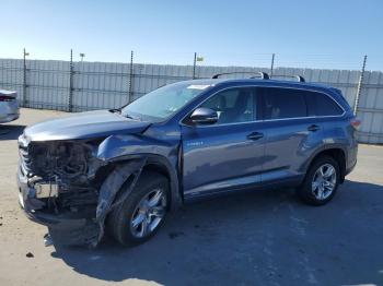  Salvage Toyota Highlander