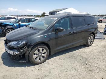  Salvage Chrysler Pacifica