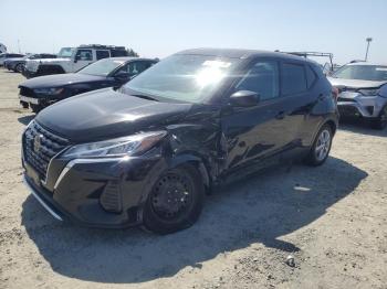  Salvage Nissan Kicks