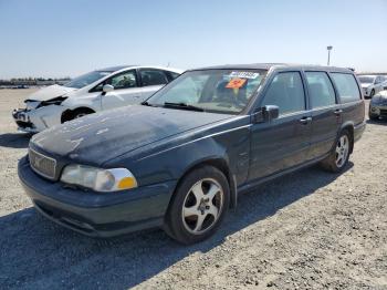  Salvage Volvo V70