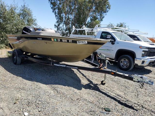  Salvage Tracker Targa Boat