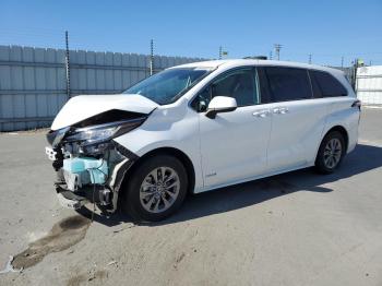  Salvage Toyota Sienna