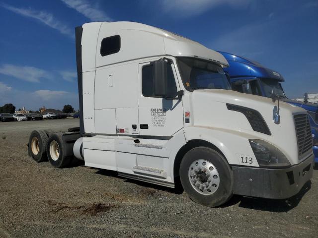  Salvage Volvo Vnl