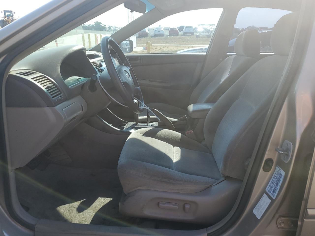 Toyota Camry Le Image 7