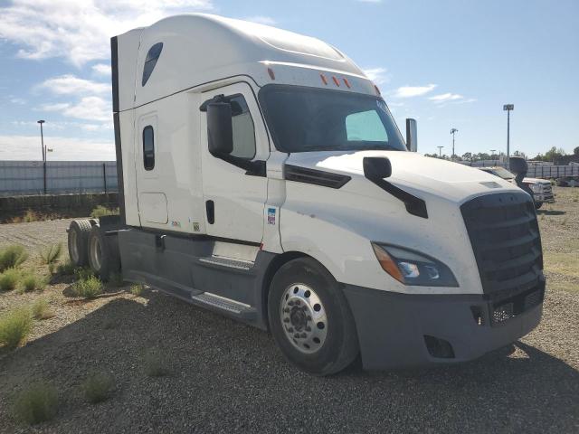  Salvage Freightliner Cascadia 1