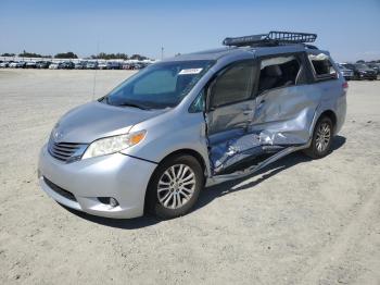  Salvage Toyota Sienna