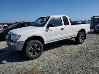  Salvage Toyota Tacoma