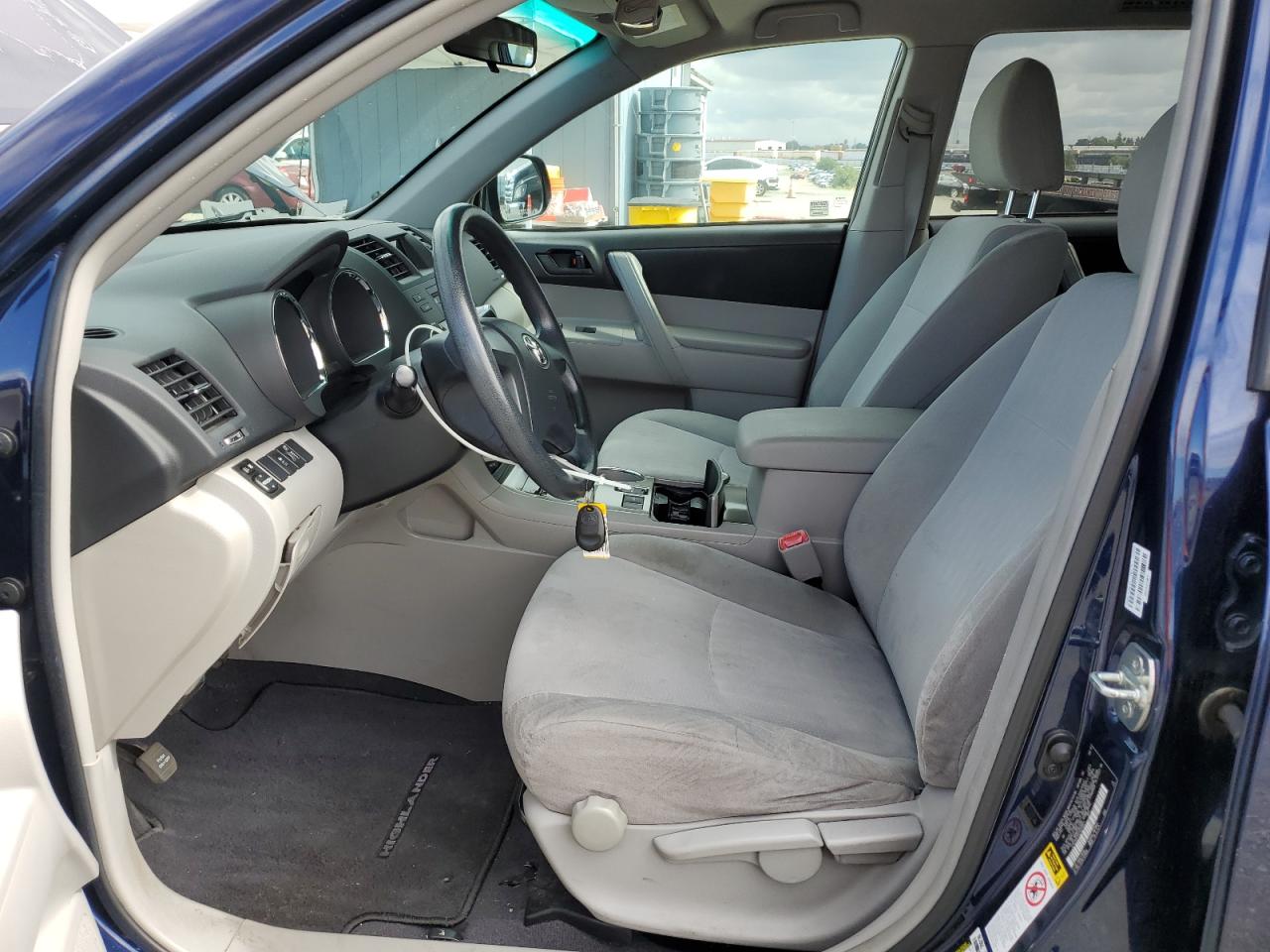 Toyota Highlander Base Image 11