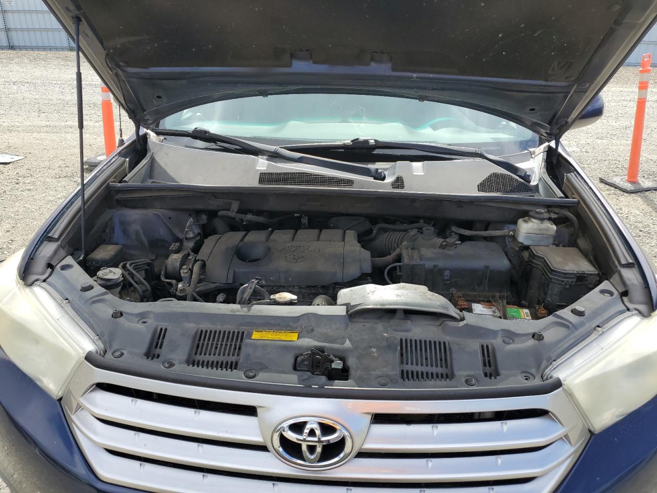 Toyota Highlander Base Image 12