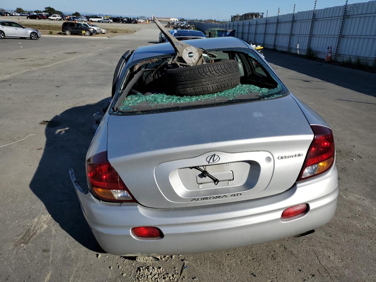 Oldsmobile Aurora 4.0 Image 4