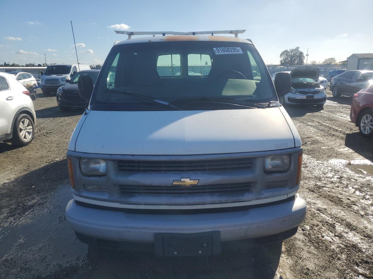 Chevrolet Express Image 4