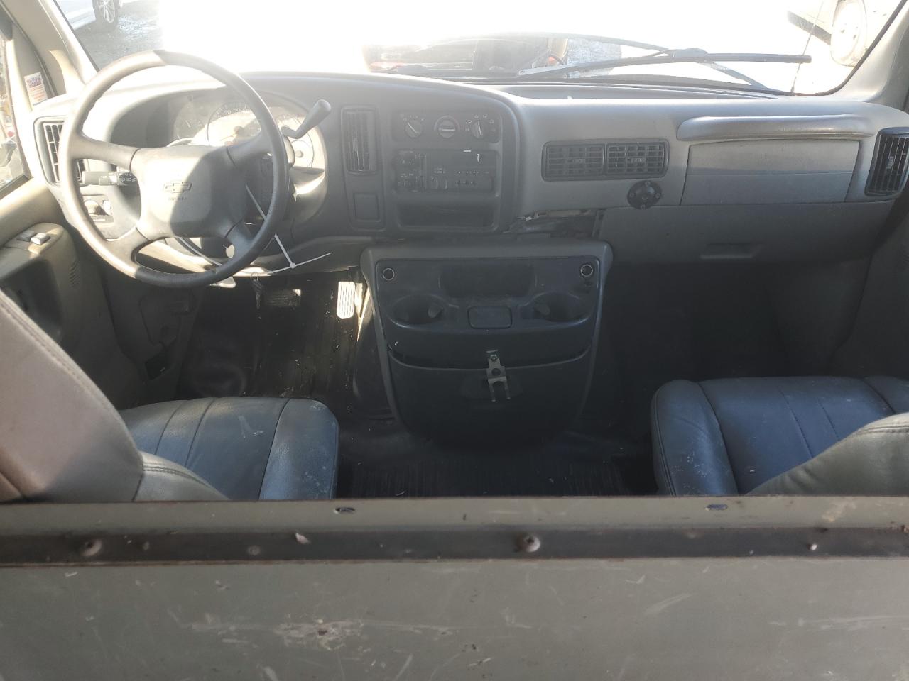 Chevrolet Express Image 5