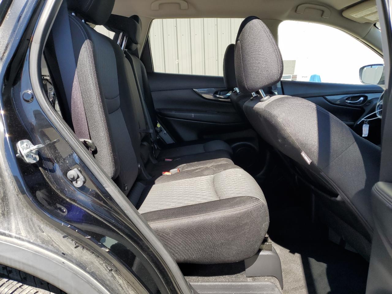 Nissan Rogue S Image 10