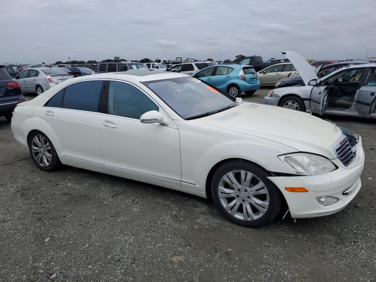 Mercedes-Benz S-Class 550 Image 11