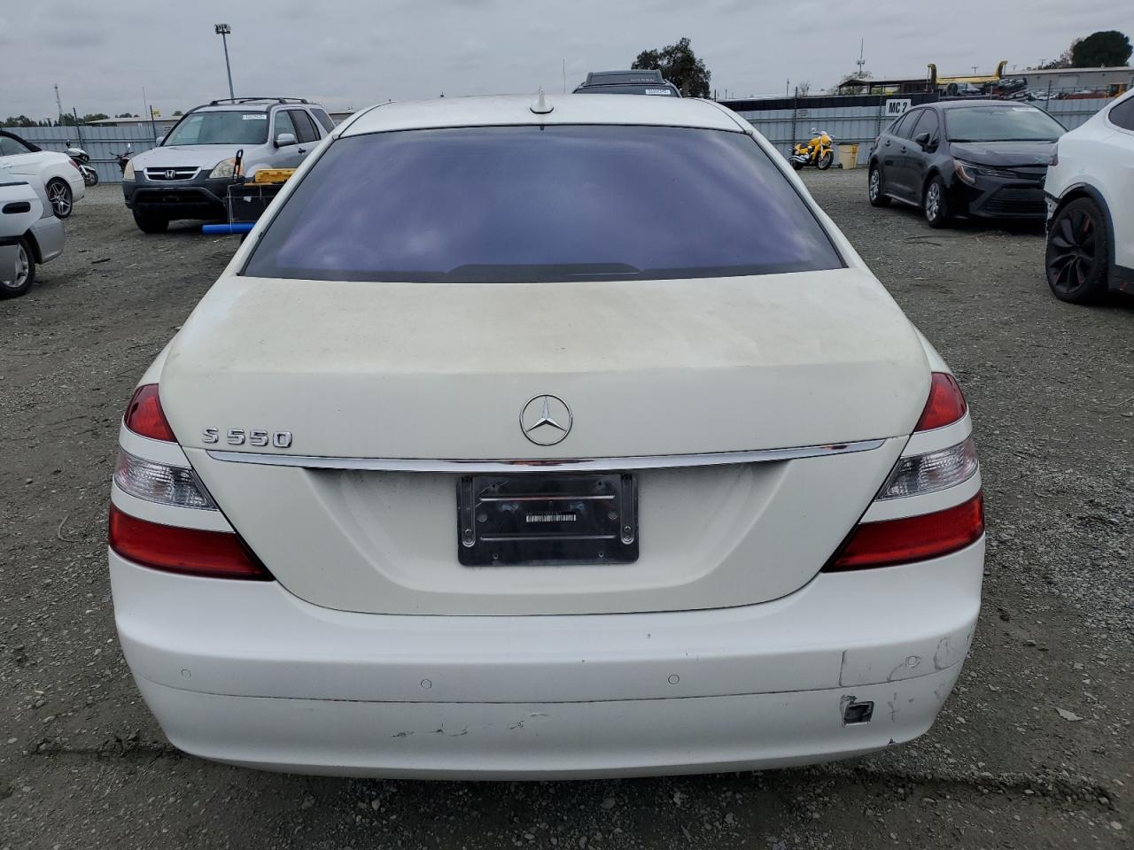Mercedes-Benz S-Class 550 Image 10