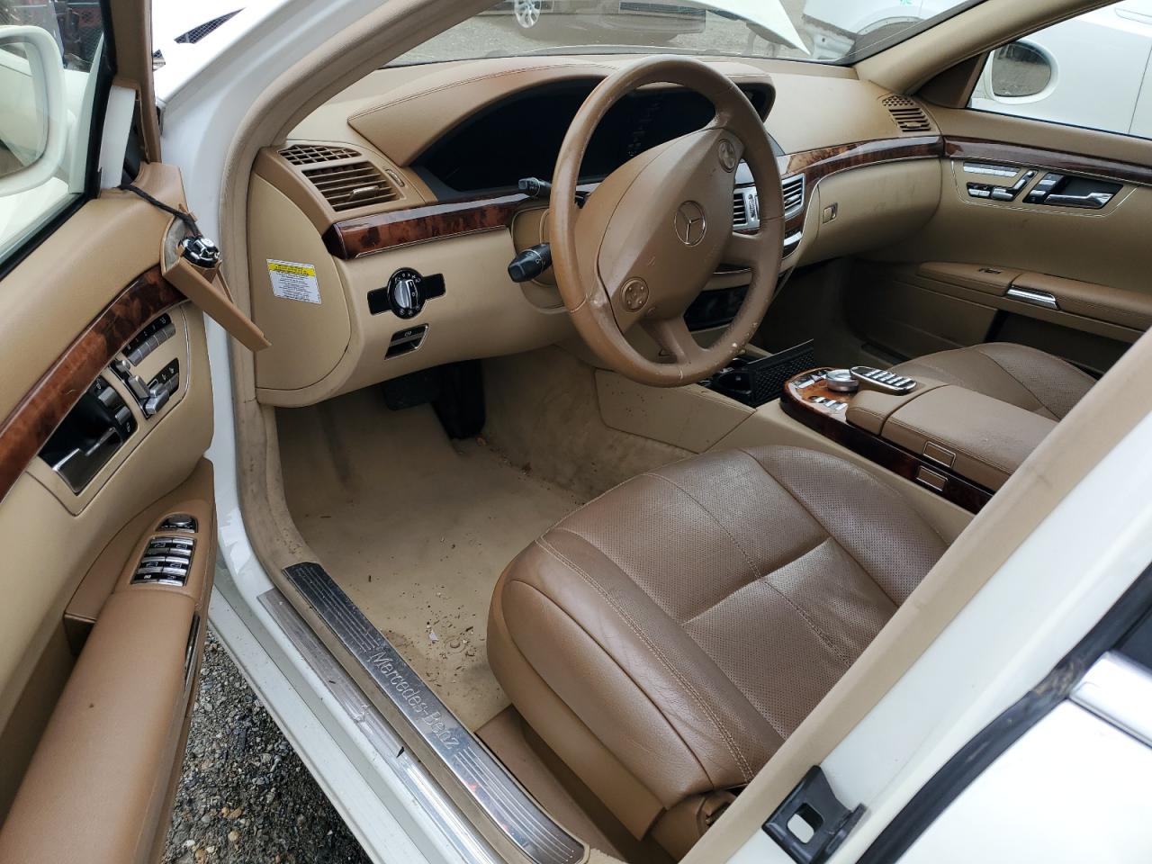 Mercedes-Benz S-Class 550 Image 9