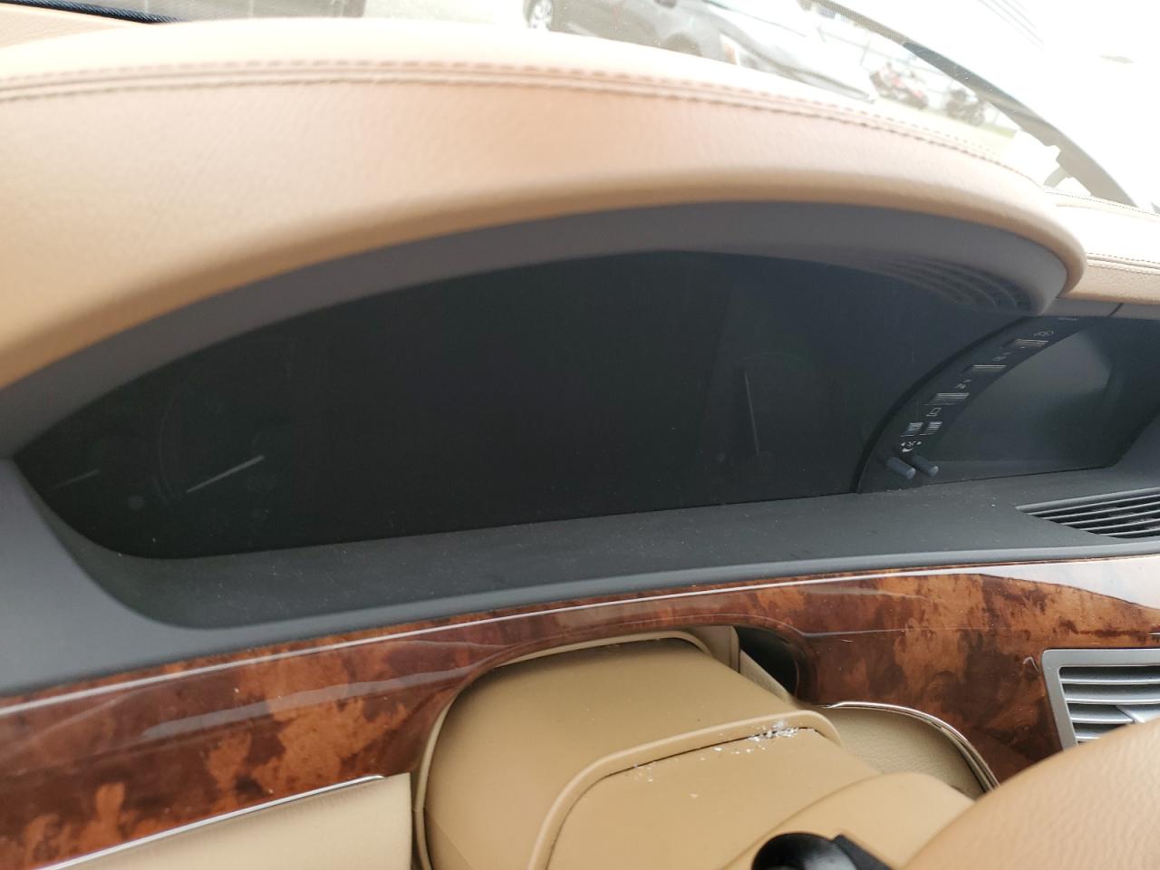 Mercedes-Benz S-Class 550 Image 7