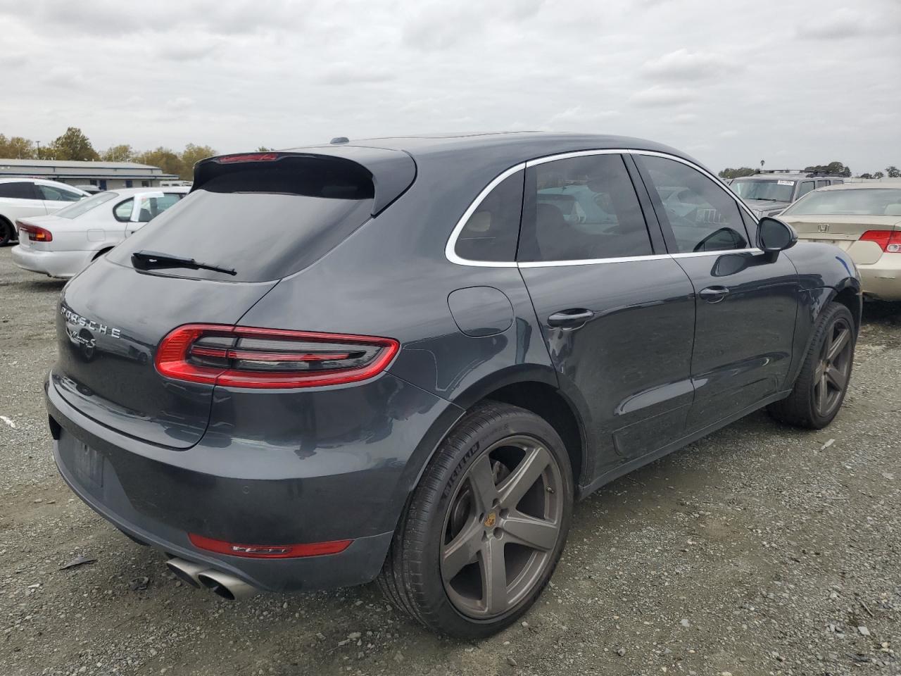 Porsche Macan S Image 9