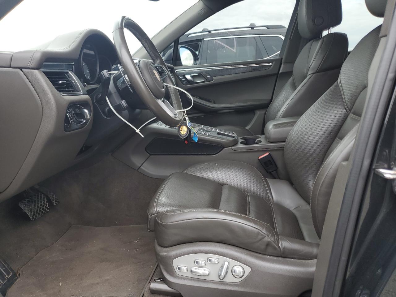 Porsche Macan S Image 3