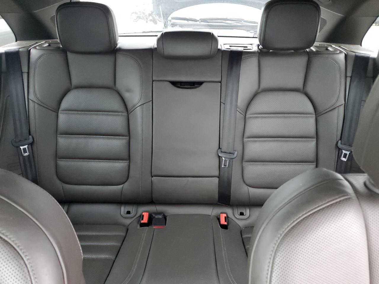 Porsche Macan S Image 11