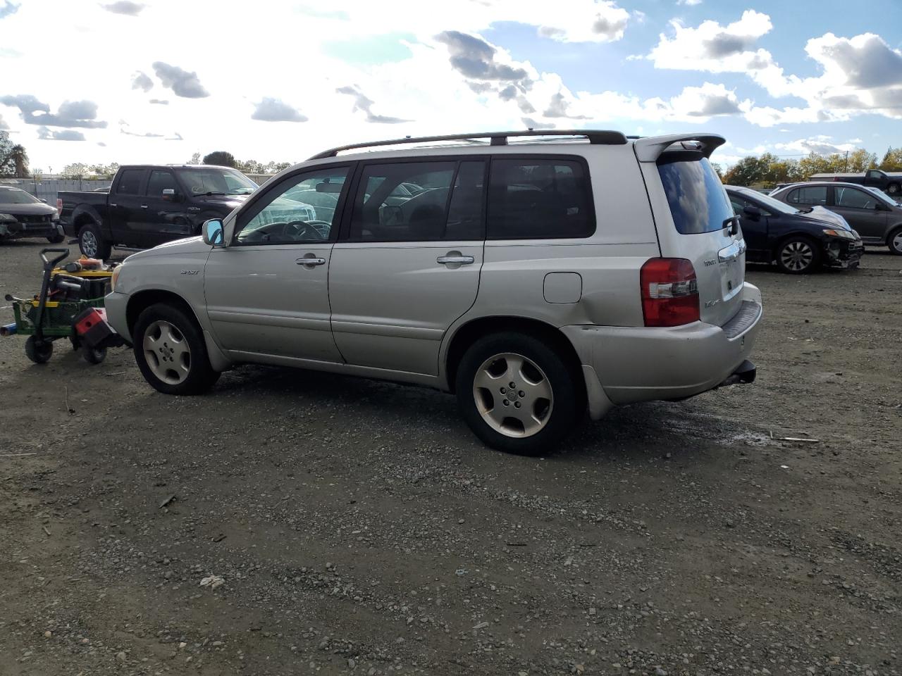 Toyota Highlander Sport Image 2