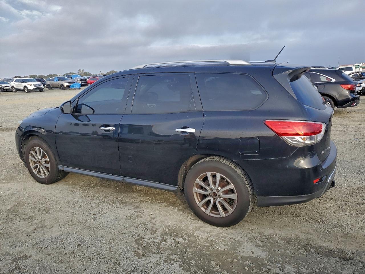 Nissan Pathfinder S Image 3