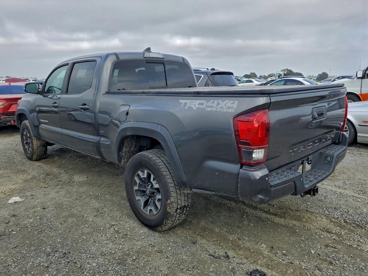Toyota Tacoma Double Cab Image 4