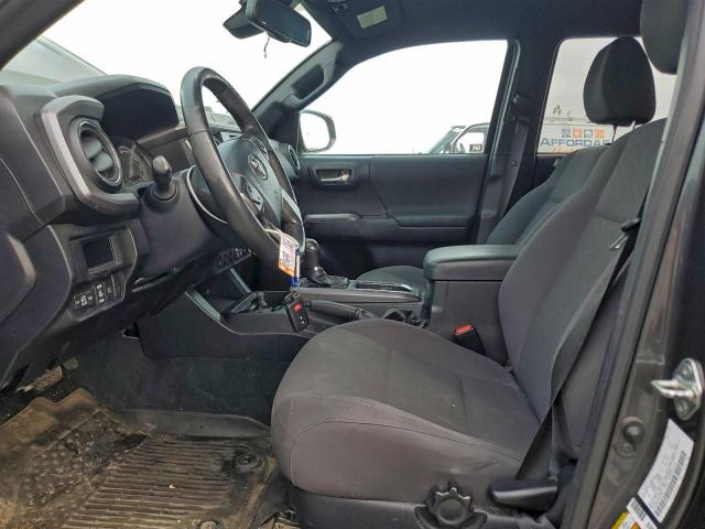 Toyota Tacoma Double Cab Image 3