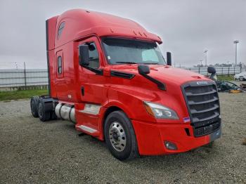  Salvage Freightliner Cascadia 1