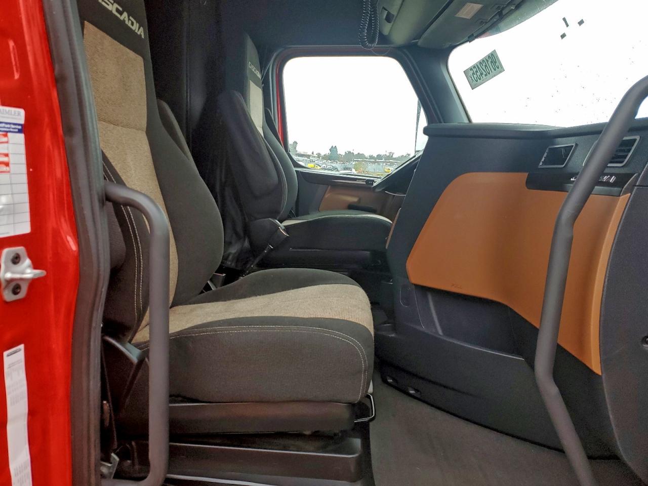 Freightliner Cascadia 1 Image 9