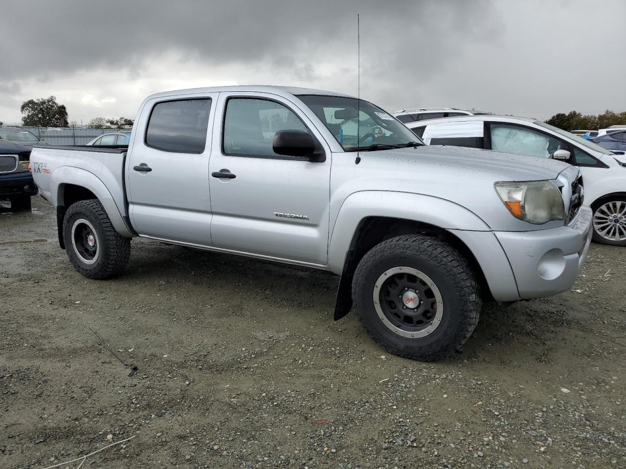 Toyota Tacoma Double Cab Image 8