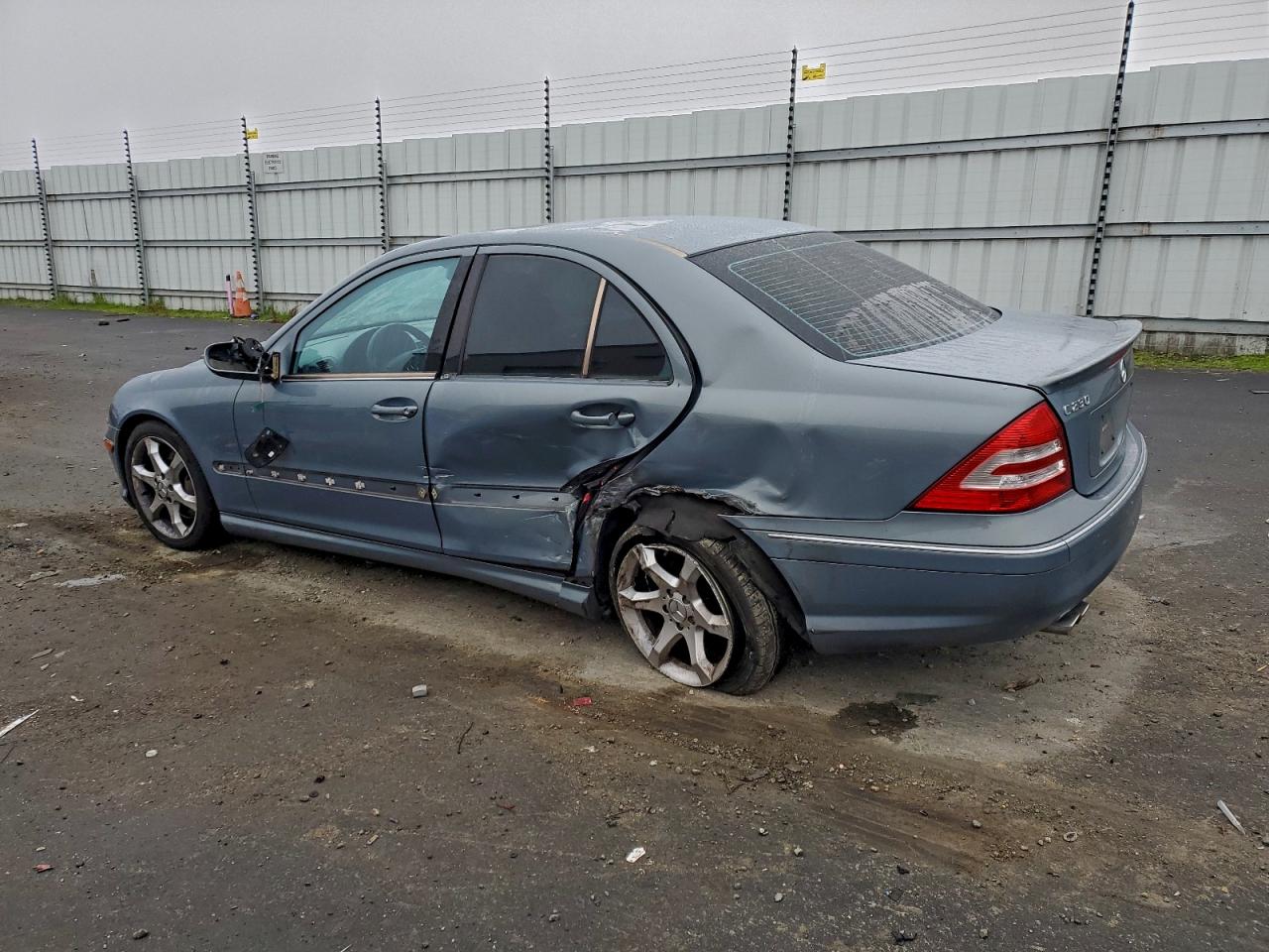 Mercedes-Benz C-Class 230 Image 10