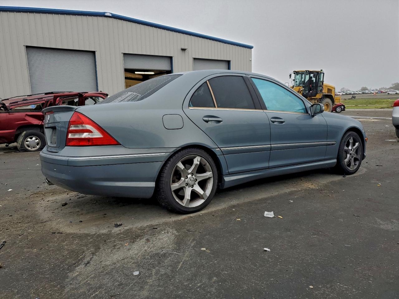 Mercedes-Benz C-Class 230 Image 11