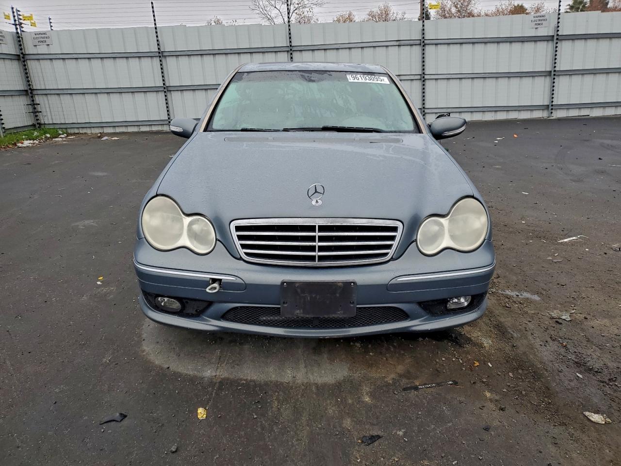 Mercedes-Benz C-Class 230 Image 6
