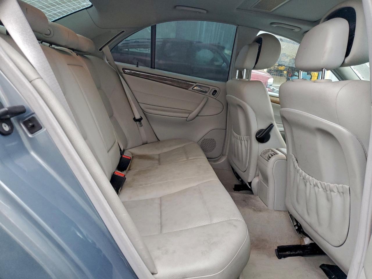 Mercedes-Benz C-Class 230 Image 2