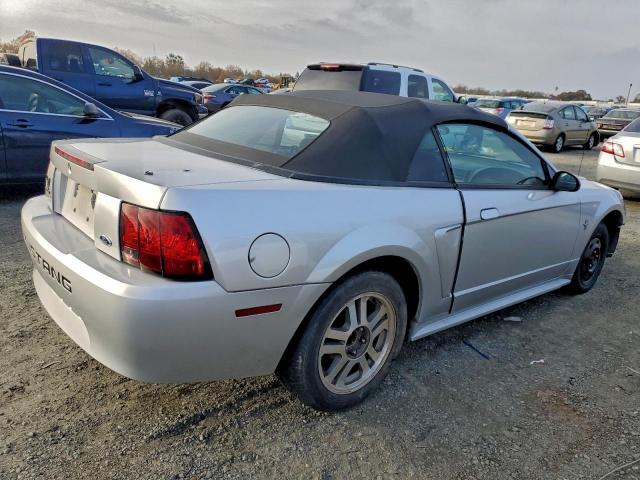 Ford Mustang Image 2