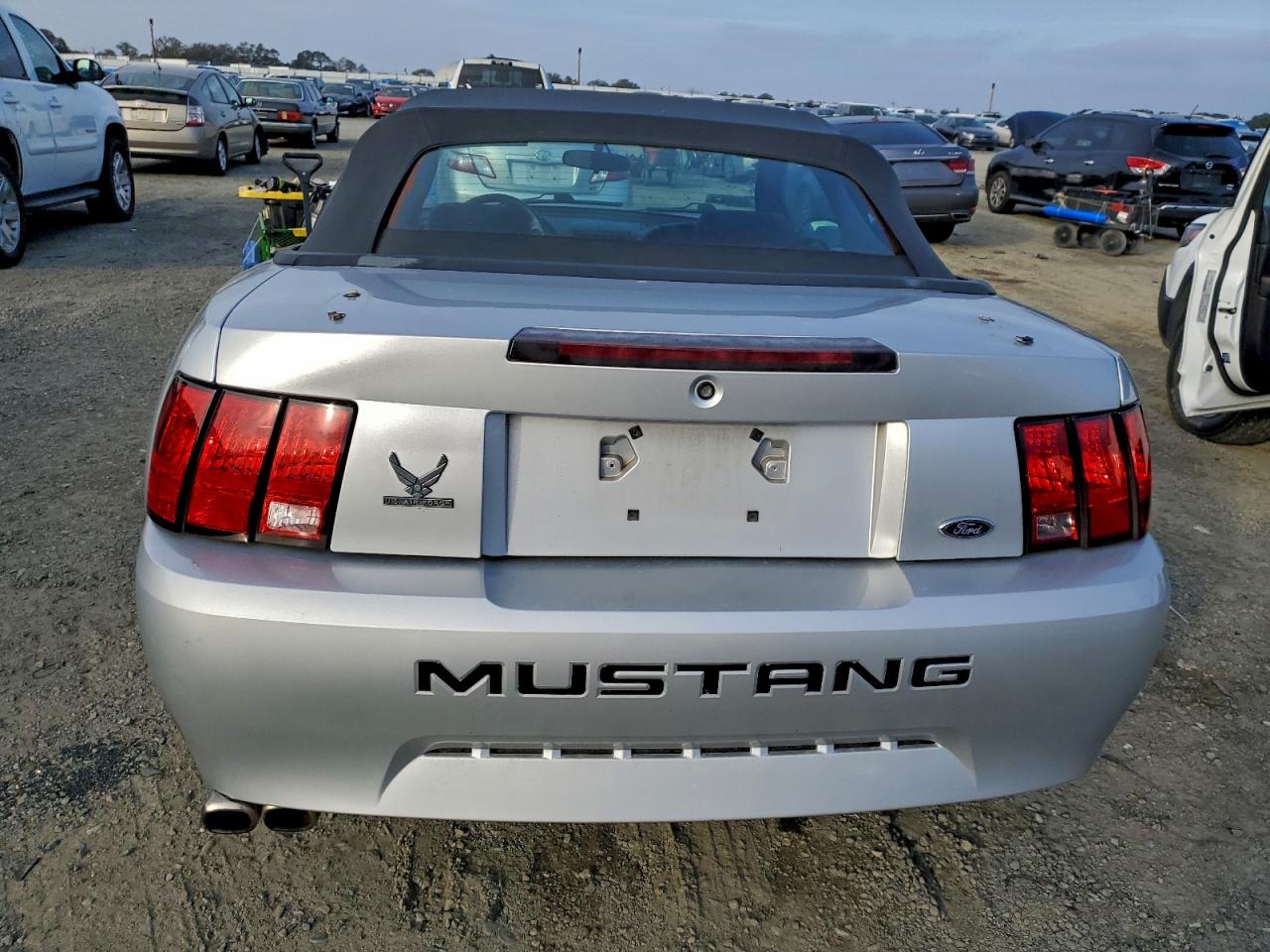 Ford Mustang Image 9