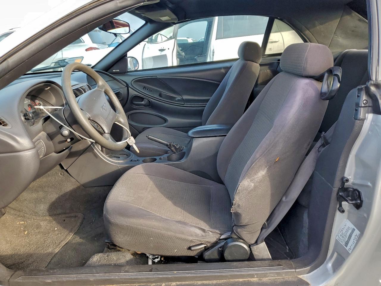 Ford Mustang Image 8