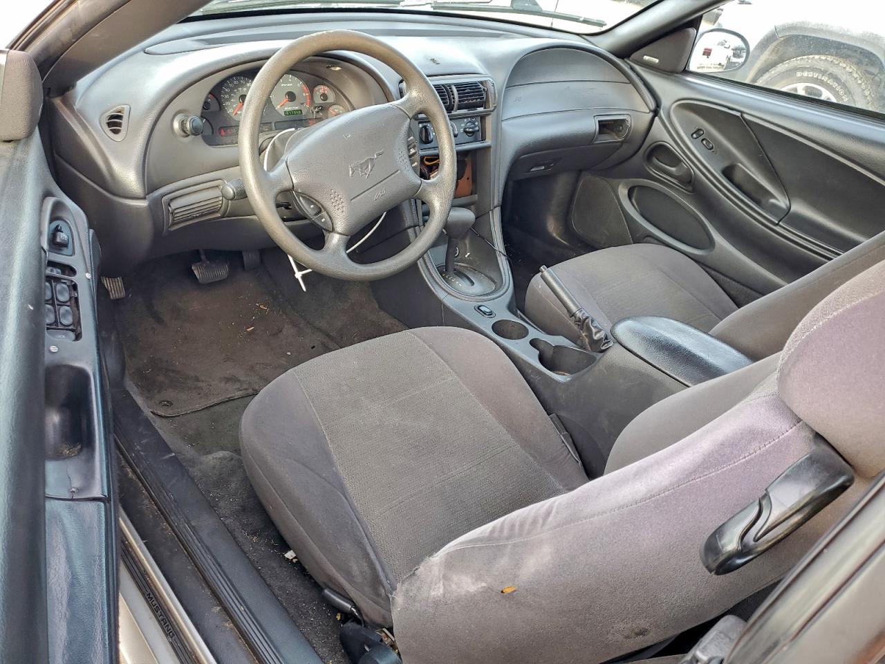 Ford Mustang Image 6